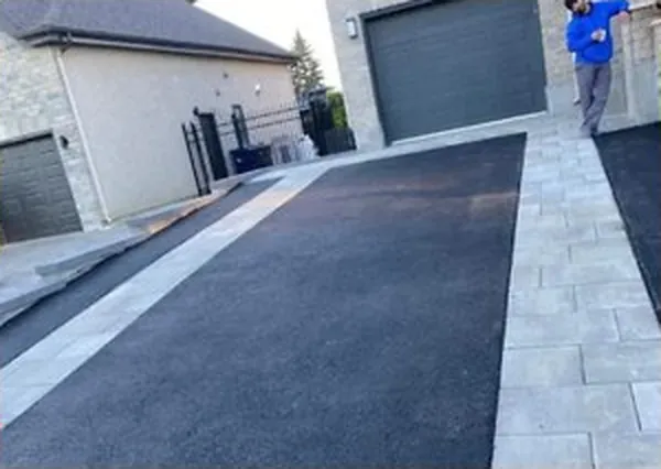 Surface d’asphalte résidentielle réalisée par Pavage BGR