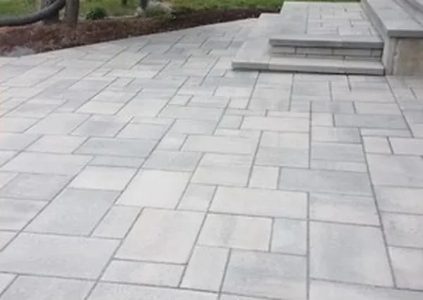 Entrée et allée en pavé uni réalisées par Pavage BGR