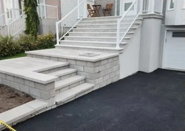 Patio et escalier en pavé uni réalisés par Pavage BGR